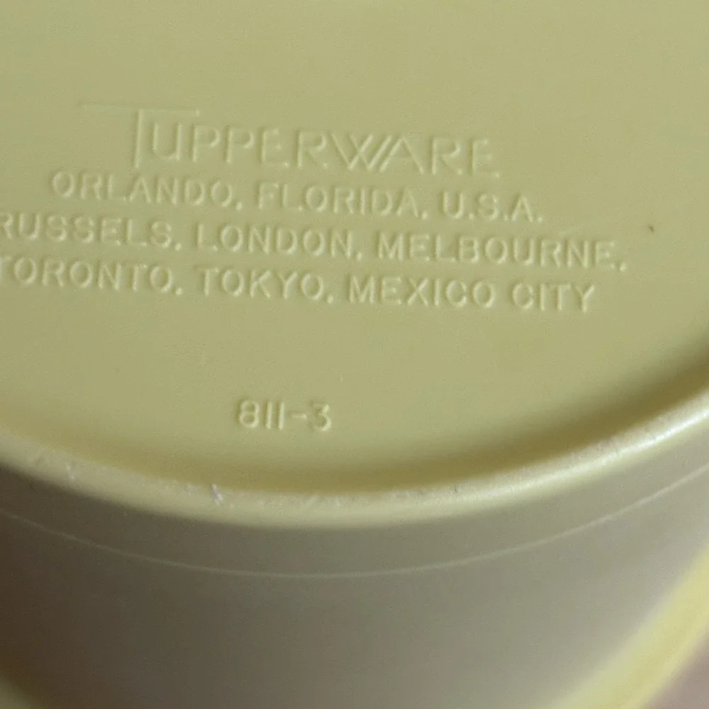Tupperware vintage yellow